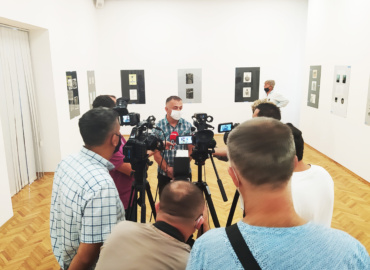 Изложба радова Трећег међународног бијенала радова на папиру, Приједор 2020.